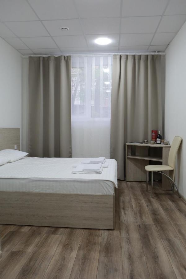 білий квадрат Hotel Kiew
