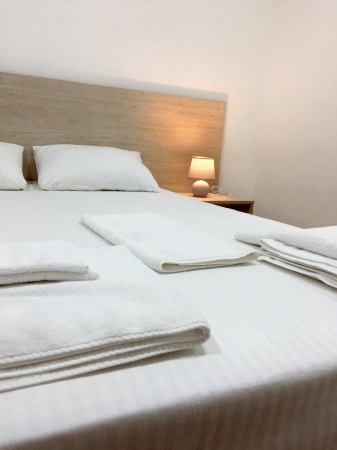 білий квадрат Hotel *