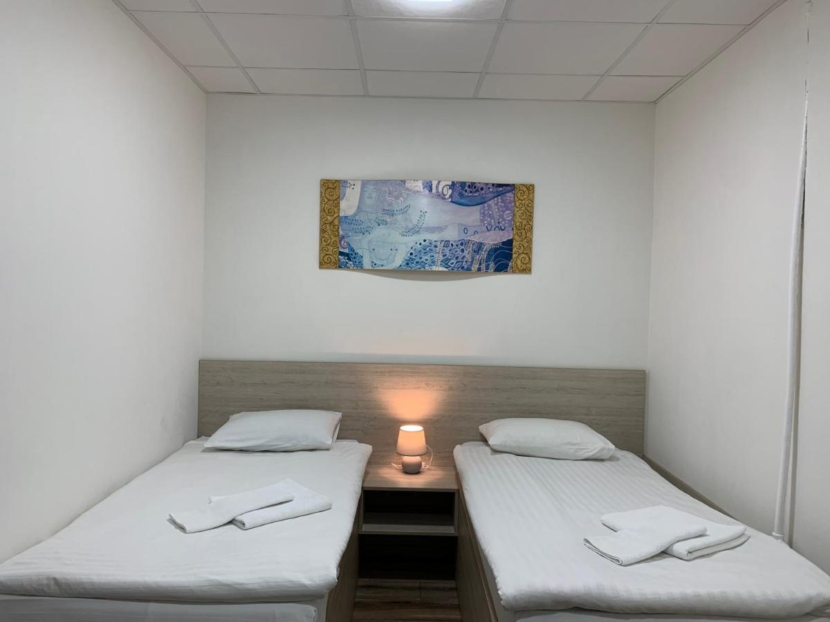 Hotel білий квадрат *
