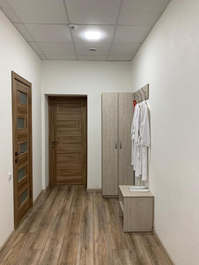 білий квадрат Hotel Kyiv