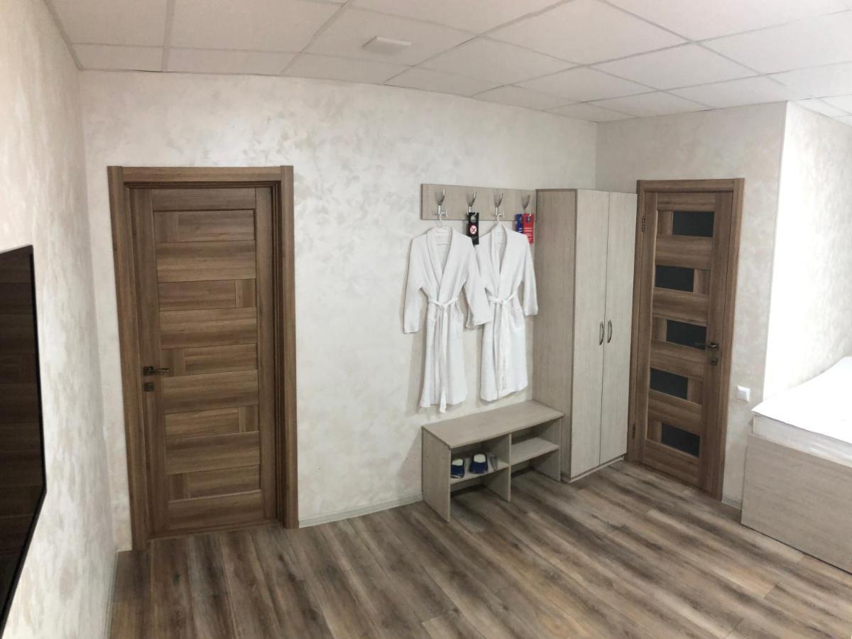 білий квадрат Hotel Kyiv
