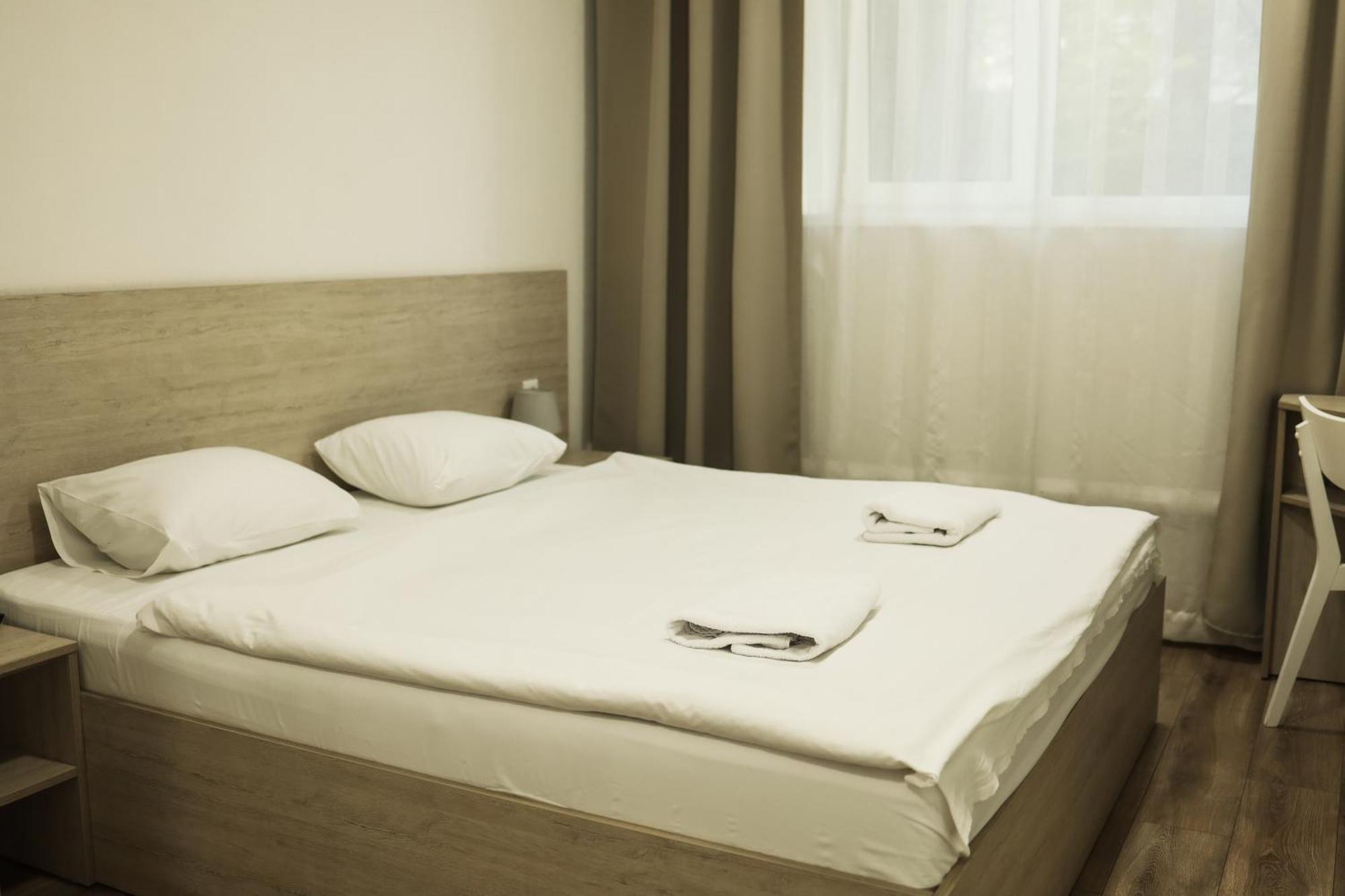 білий квадрат Hotel Kyiv